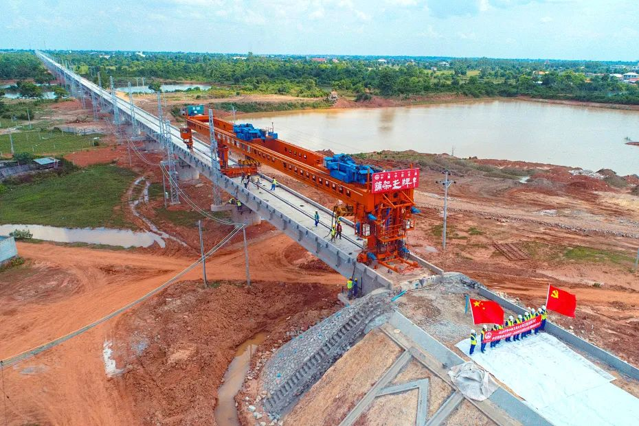 Construction of Longest Bridge along China-Laos Railway Completed