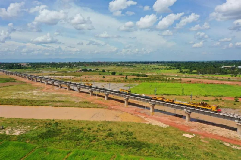Track-laying Completed for the Longest Bridge along China-Laos Railway