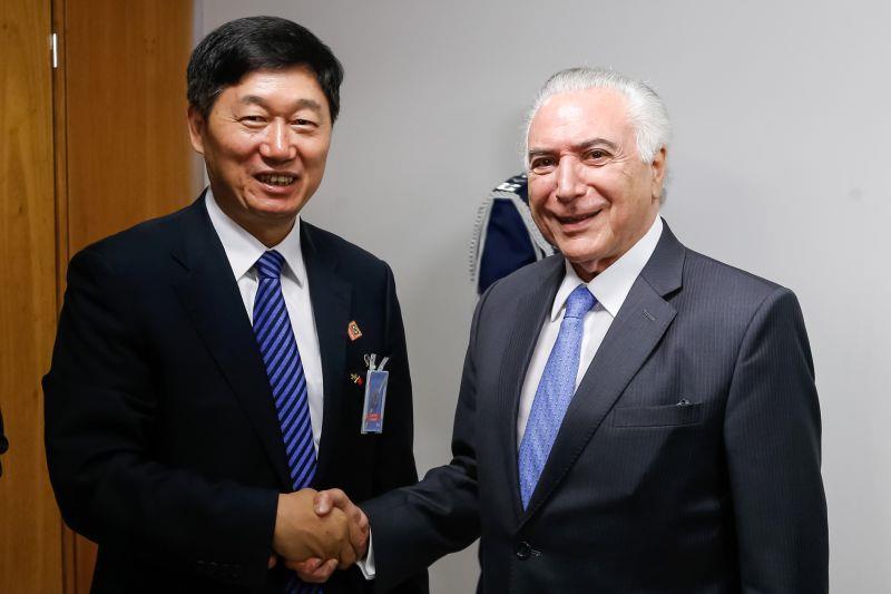 Picture of President Zhang (left) and Brazil President Michel Temer (right)