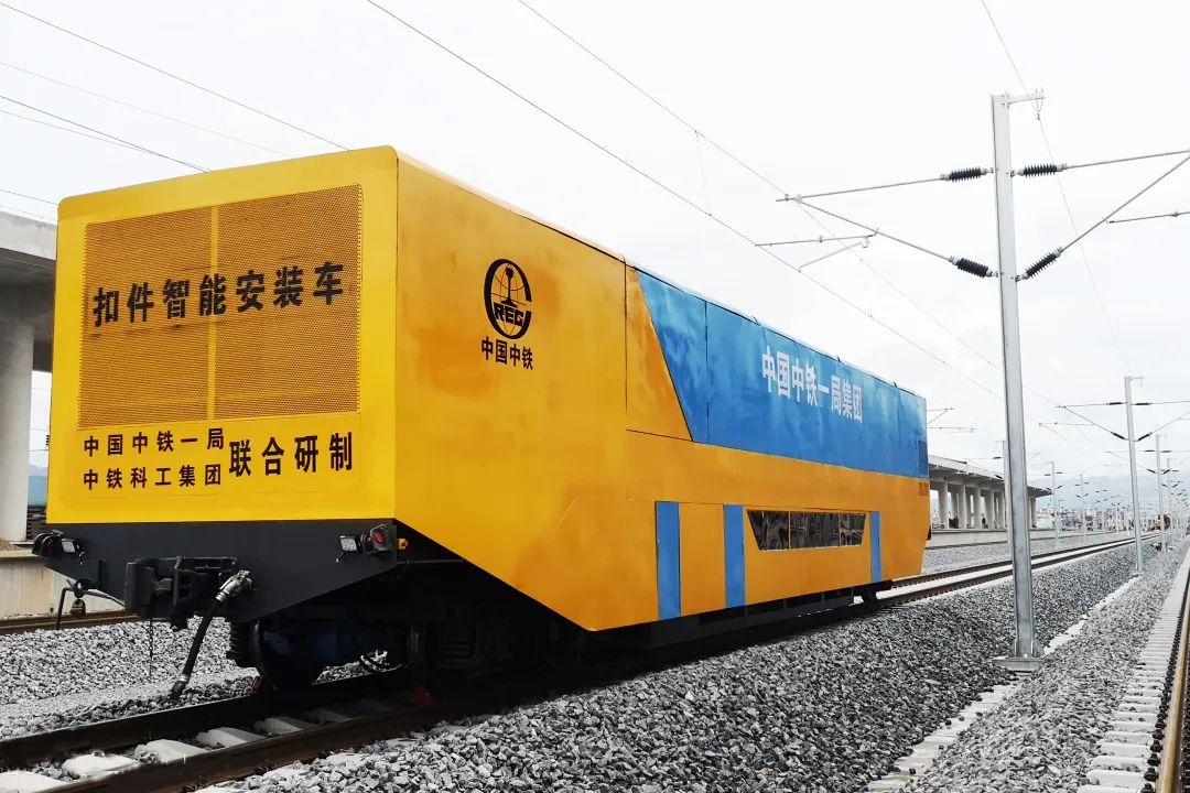 Smart Locomotive for Installing Rail Fastening