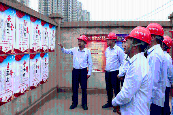 现场观看安全生产宣传海报、学习安全生产知识-(2) 现场观看安全生产宣传海报、学习安全生产知识-(2)