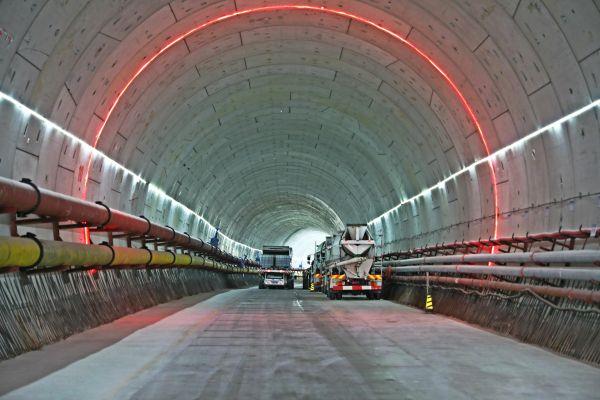 大连地铁5号线成型的穿海隧道