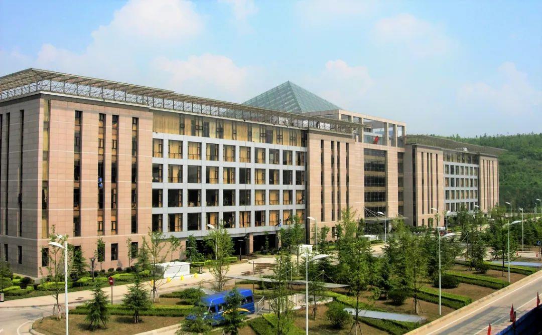 荣获国家鲁班奖的贵阳市行政中心工程.jpg