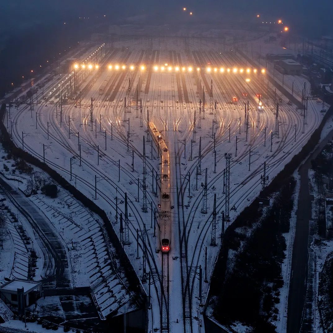 10、《雪地蛟龙》杨林应 中铁四局(2022年2月8日拍摄于合肥南动车所)_副本.jpg