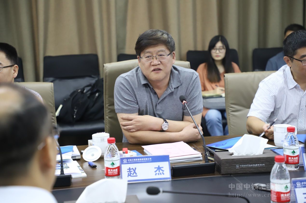 1573624799638329.jpg 专家组组长赵杰教授.jpg