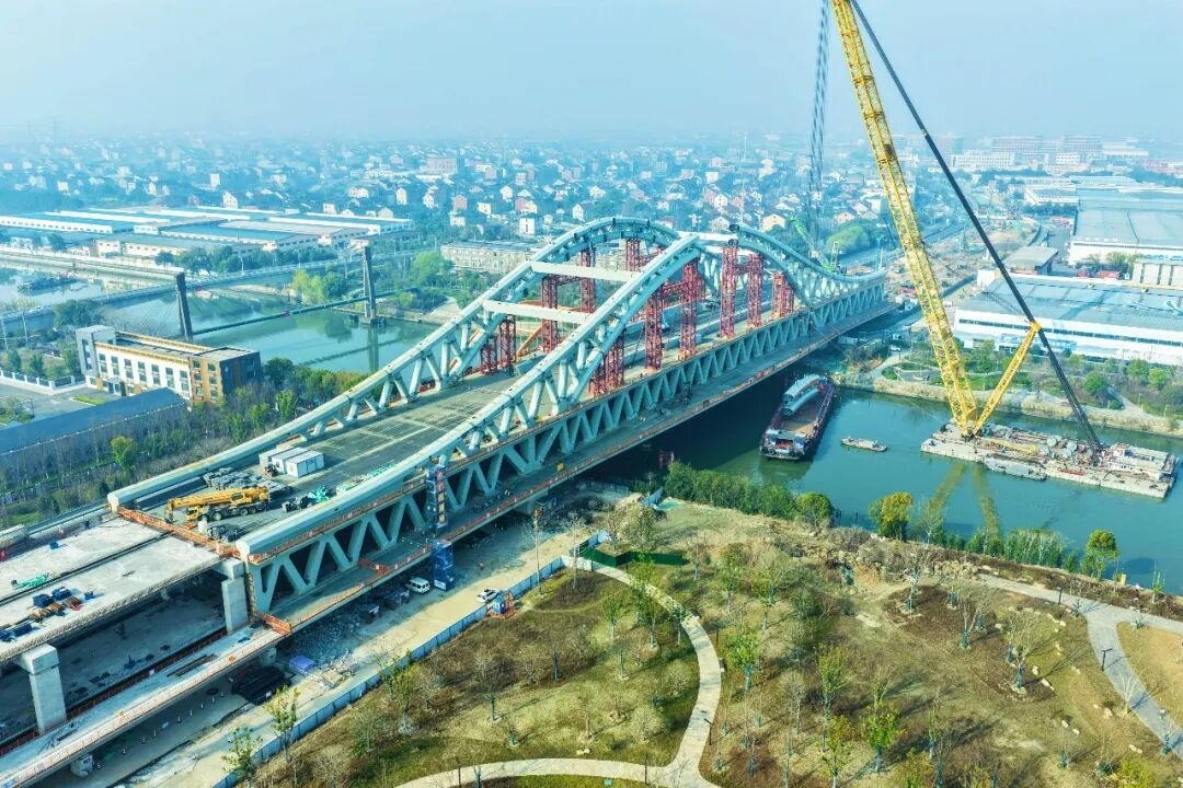 中铁山桥承建的浙江省首座大跨径双层钢桁架拱桥精准合龙