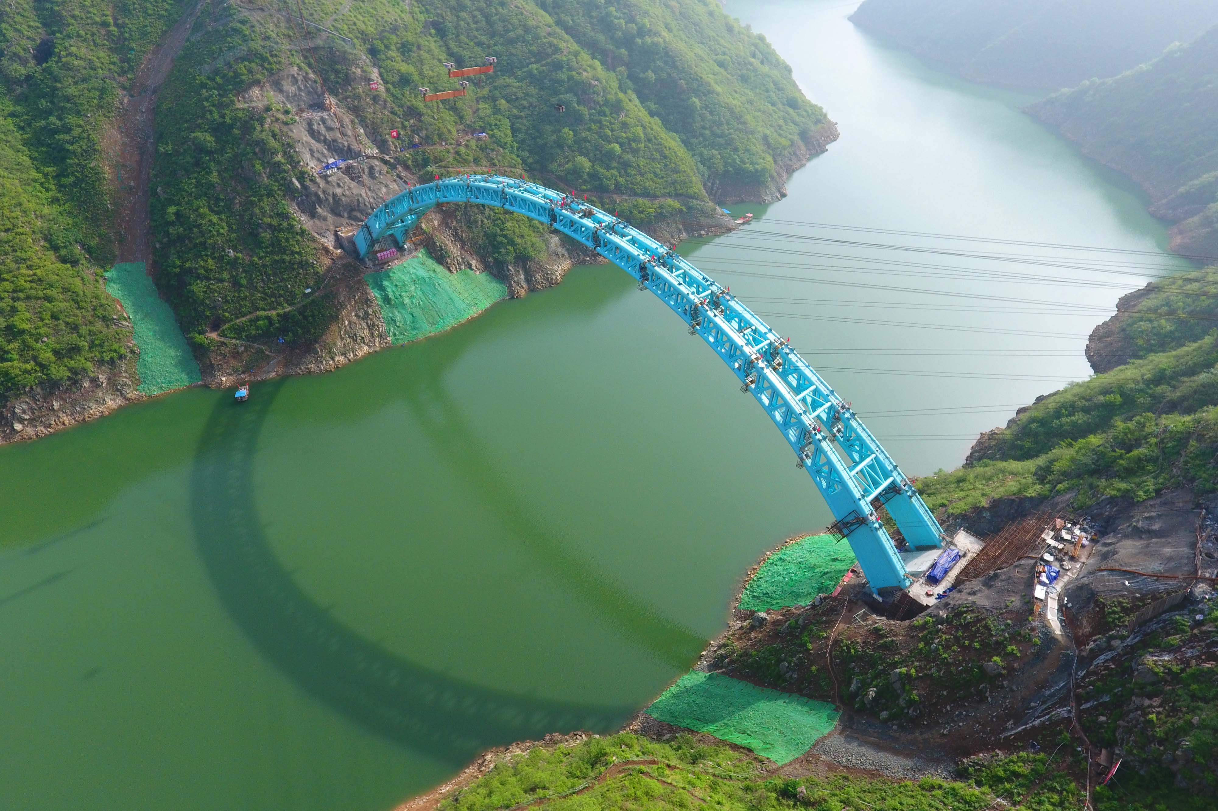浩吉铁路洛河大桥300吨缆索起重机