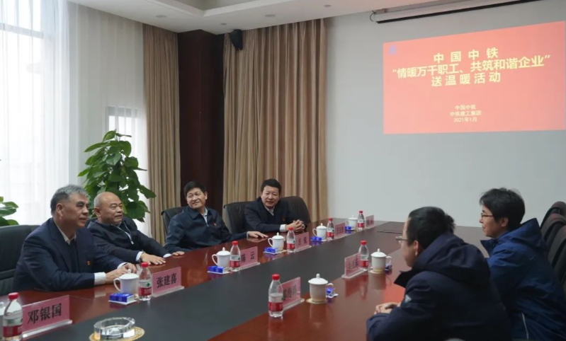 公司党委书记、董事长陈云慰问