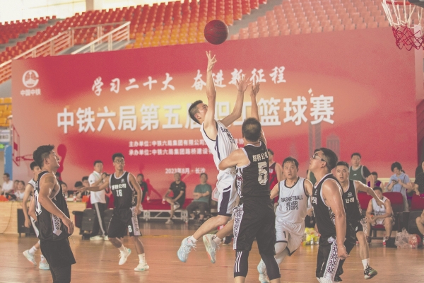 8月7日，中铁六局第五届职工篮球赛在长沙理工大学云塘校区体育馆成功举办。比赛为期7天，来自各单位的15支队伍共182名员工为大家呈现了29场精彩对决。中铁六局呼和公司篮球队获得最终冠军。杨瑞明2_副本