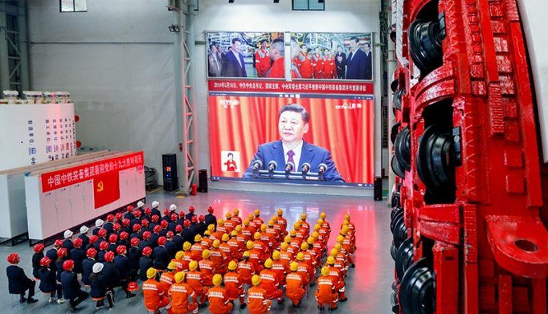 3.2017年10月18日，组织党员收看十九大开幕式