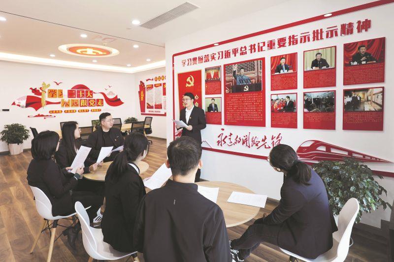 中铁物贸昆明公司组织员工学习国家主席习近平二〇二三年新年贺词_副本