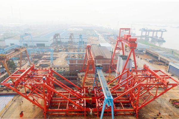 CQ1800B型架梁起重机出厂验收顺利通过4