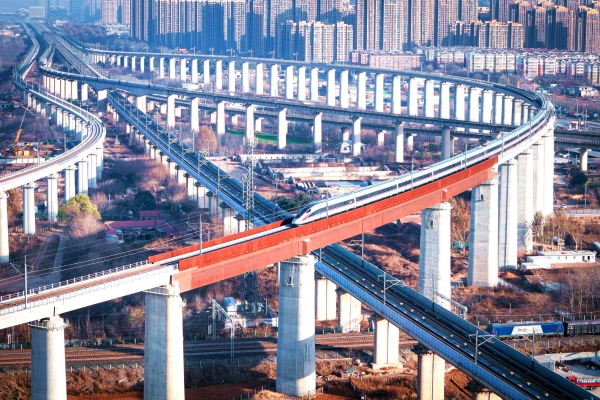 列车驶过济郑高铁跨京沪高铁特大桥2_副本 列车驶过济郑高铁跨京沪高铁特大桥2_副本