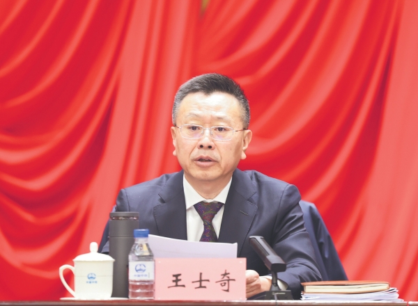 3.中国中铁党委副书记、工会主席、执行董事王士奇主持工作会议暨职代会，并作企业民主管理工作报告_副本