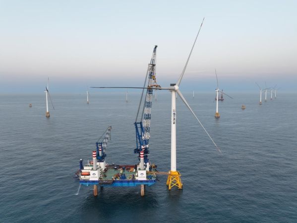 漳浦风电项目海上风机安装图片3