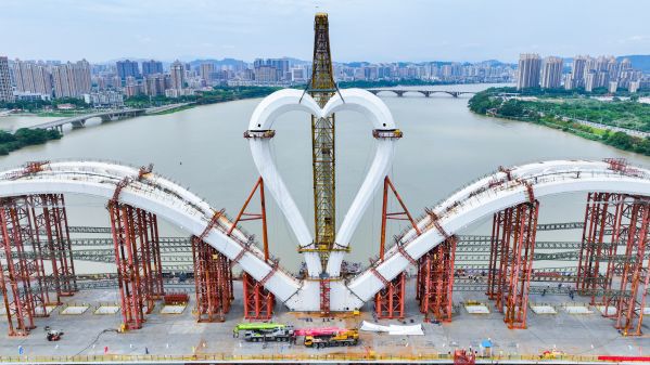 航拍鹅塔合龙段吊装施工完成-李守钦摄