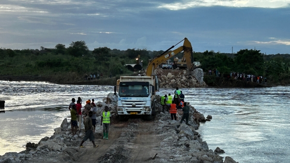 设备参与救援中 设备参与救援中