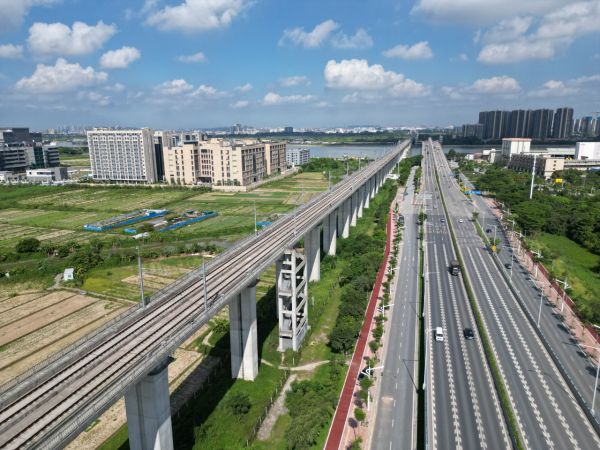 中铁广州局参建的佛莞城际开通运营 (1)