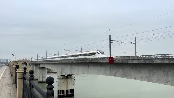 中铁广州局参建的佛莞城际开通运营 (2)