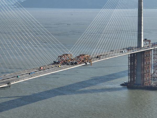 4.黄茅海大桥顺利合龙5（张璞摄）