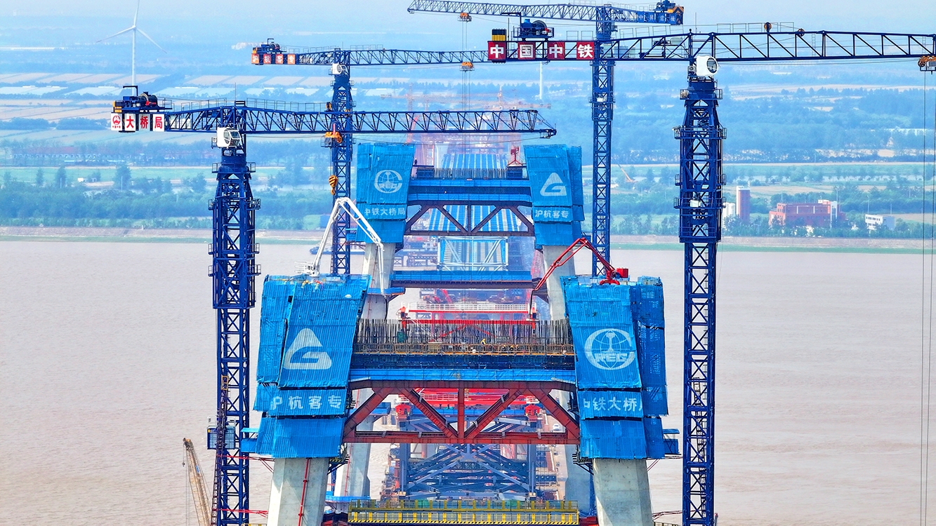 崇启公铁长江大桥4号主塔上横梁首层浇筑完成
