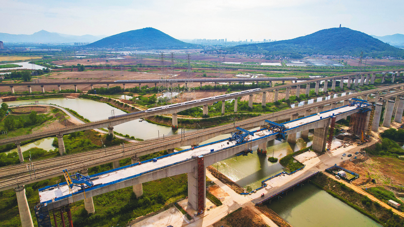 中铁四局四公司承建的巢（湖）马（鞍山）城际铁路跨清溪河特大桥连续刚构梁合龙