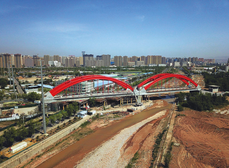 中铁大桥局新建兰州至合作铁路LHTJ4标临夏特大桥2-96米系杆拱桥的系杆吊杆安装完毕