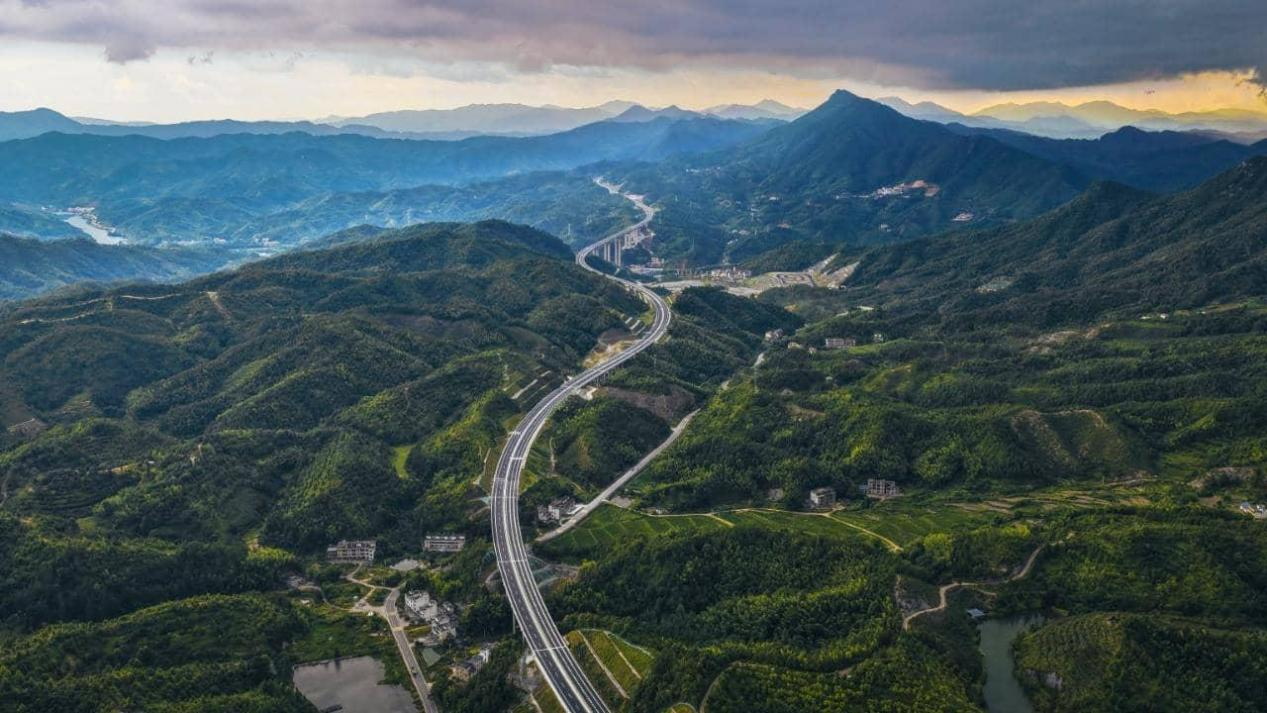 遂川至大余高速公路建成通车
