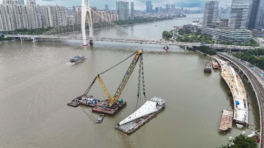 广州黄埔涌步行桥合龙