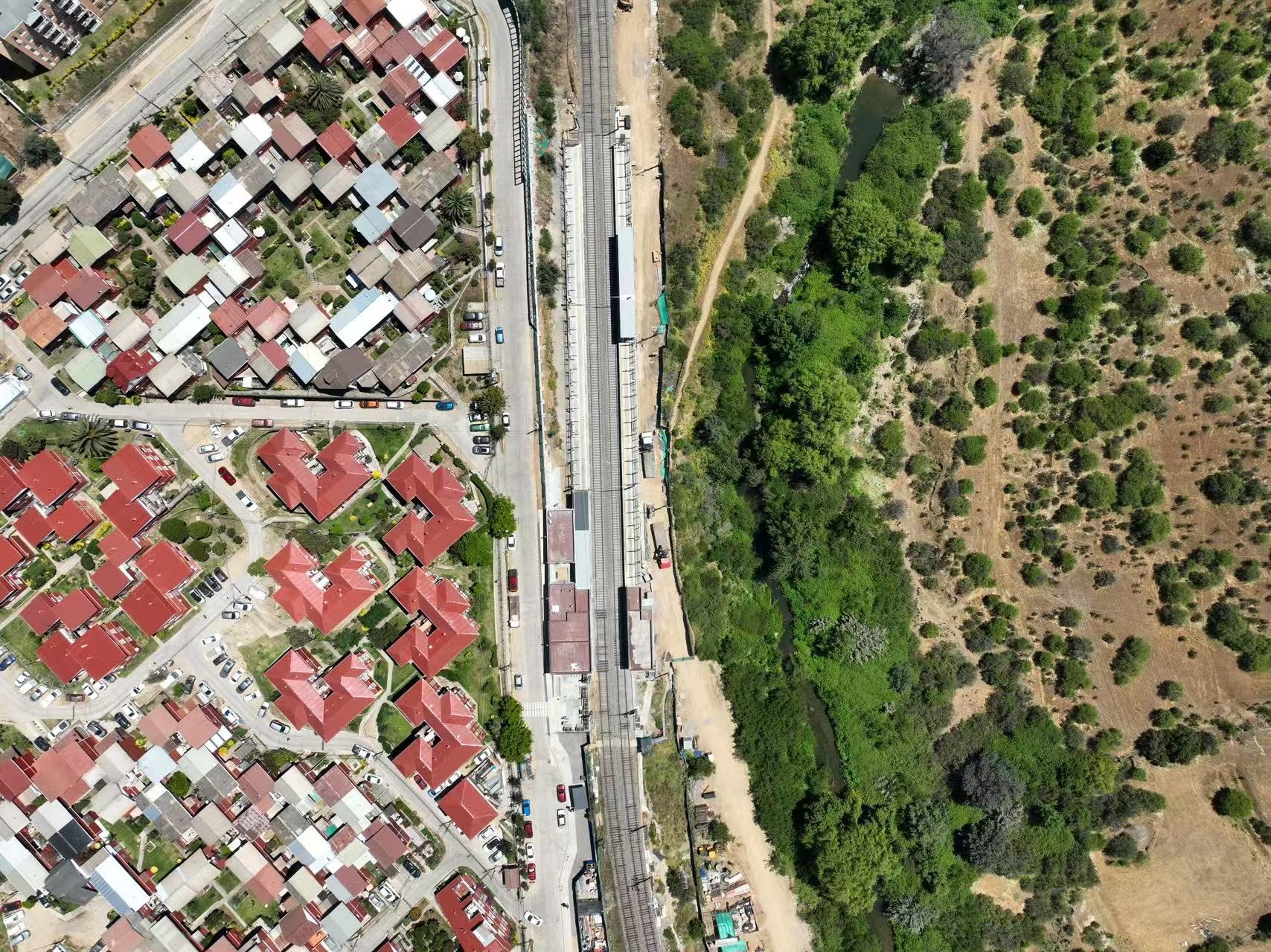 智利瓦伦西亚车站建成通车