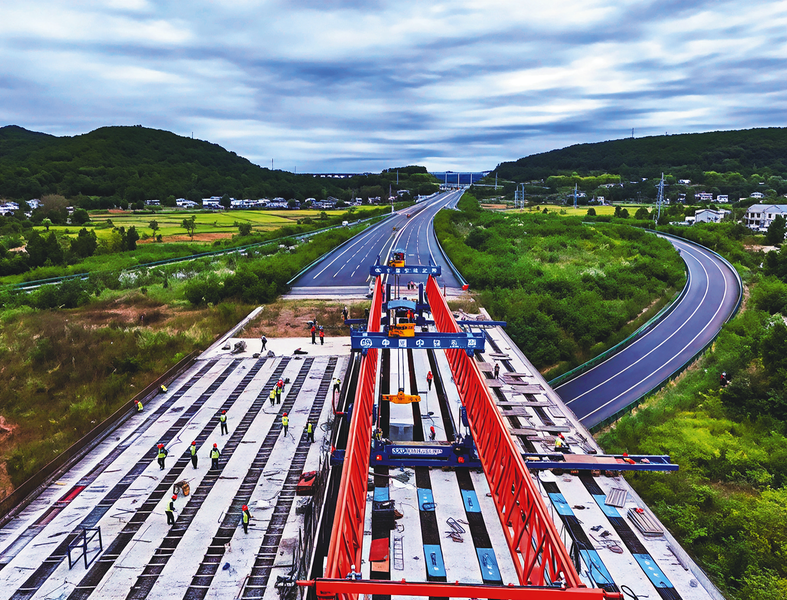 G5京昆高速公路广元至绵阳扩容工程绵阳段T梁架设任务全部完成