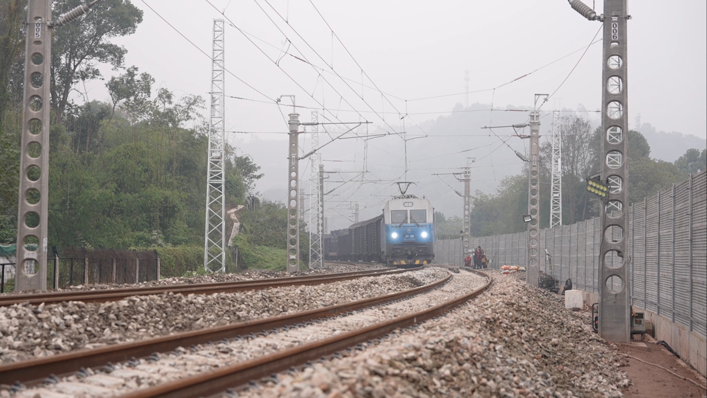成渝铁路扩能改造工程黄磏至铜罐驿段通车