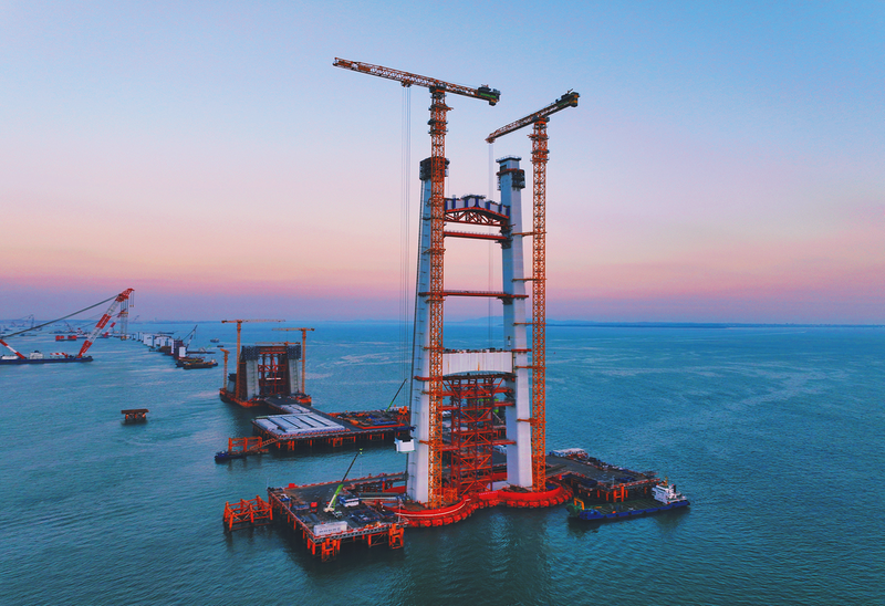 厦金大桥刘五店航道桥东、西主塔全部封顶