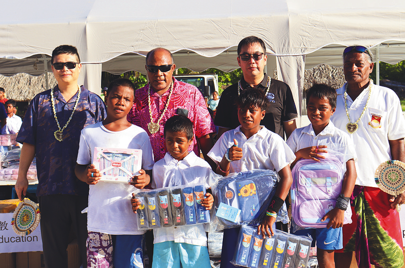 “中国中铁”小学在基里巴斯布塔里塔里岛揭牌