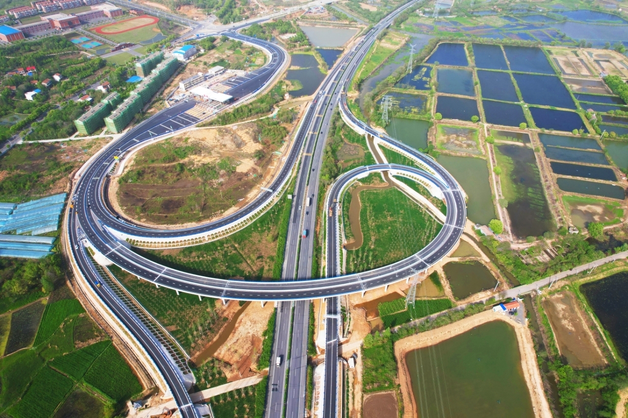 京港澳高速湖北北段改扩建工程通车运行