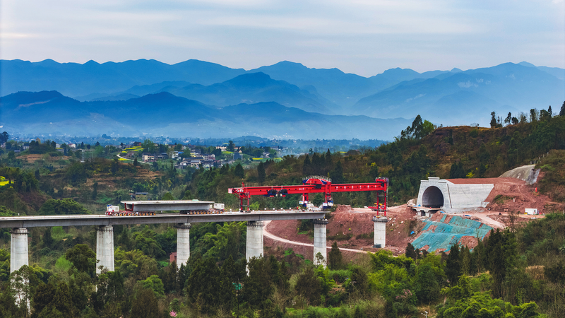 西渝高铁康渝段弱电施工全面启动 蔡家沟特大桥贯通
