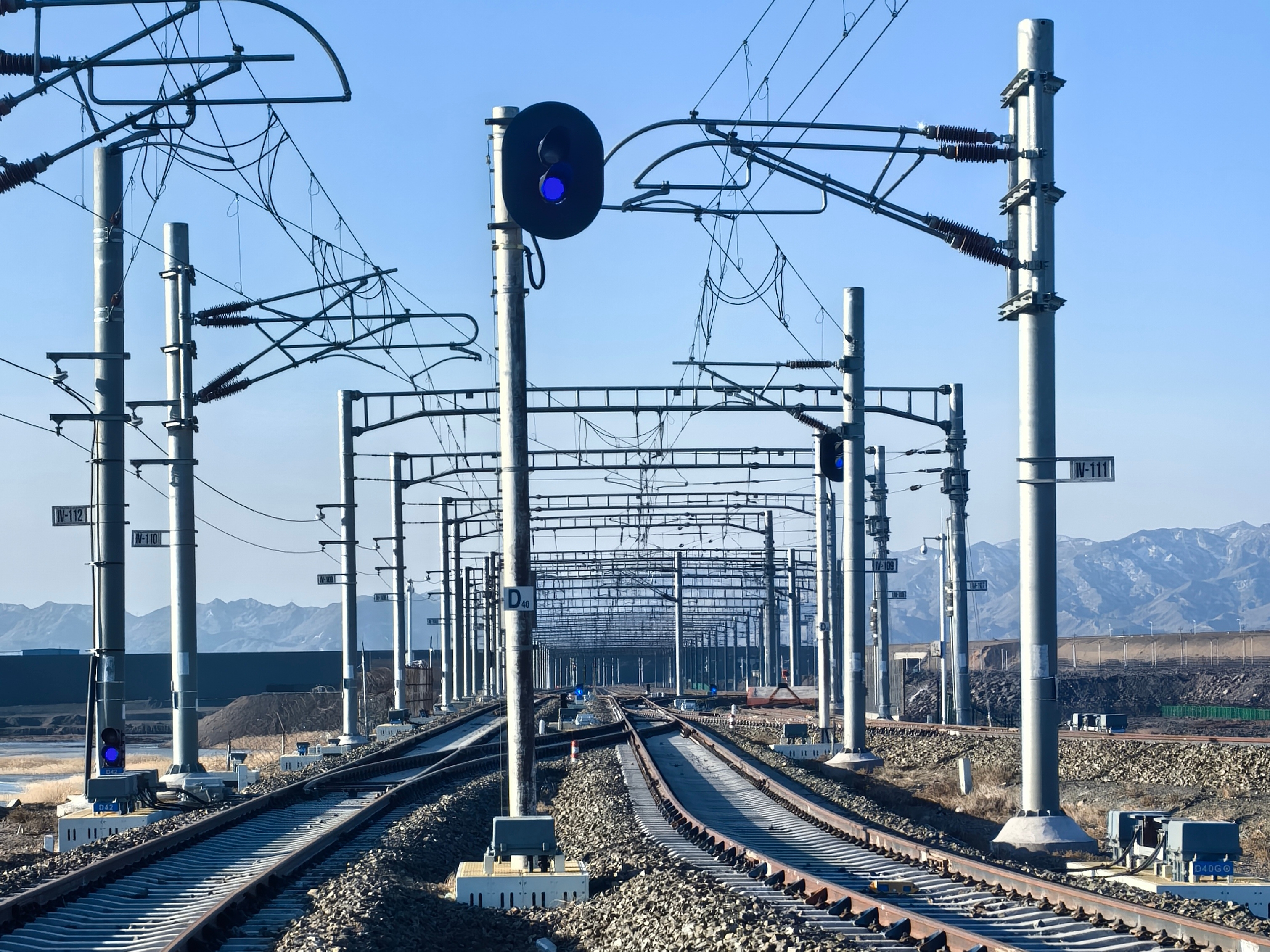 新疆阿拉山口散粮铁路专用线扩能改造工程开通运营