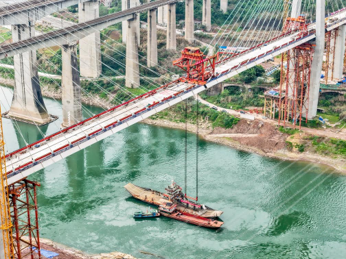 成渝中线高铁井口嘉陵江特大桥合龙