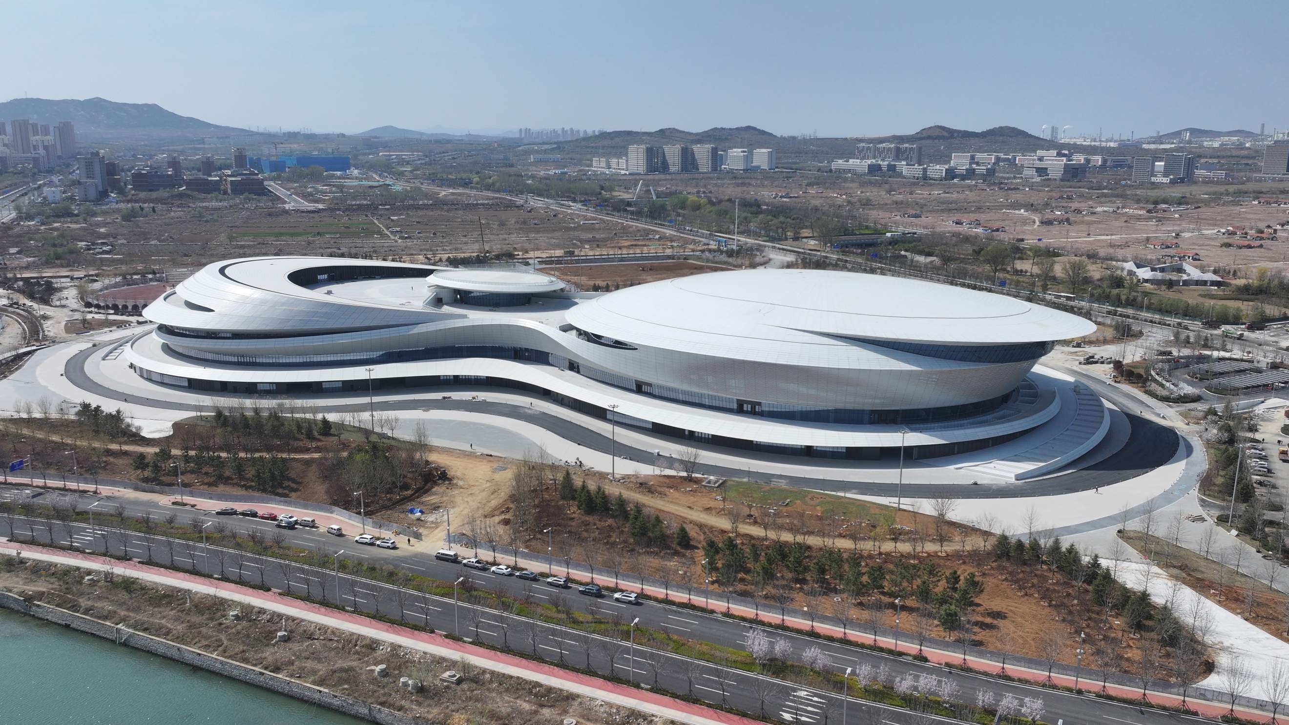 烟台八角湾国际体育中心通过竣工验收