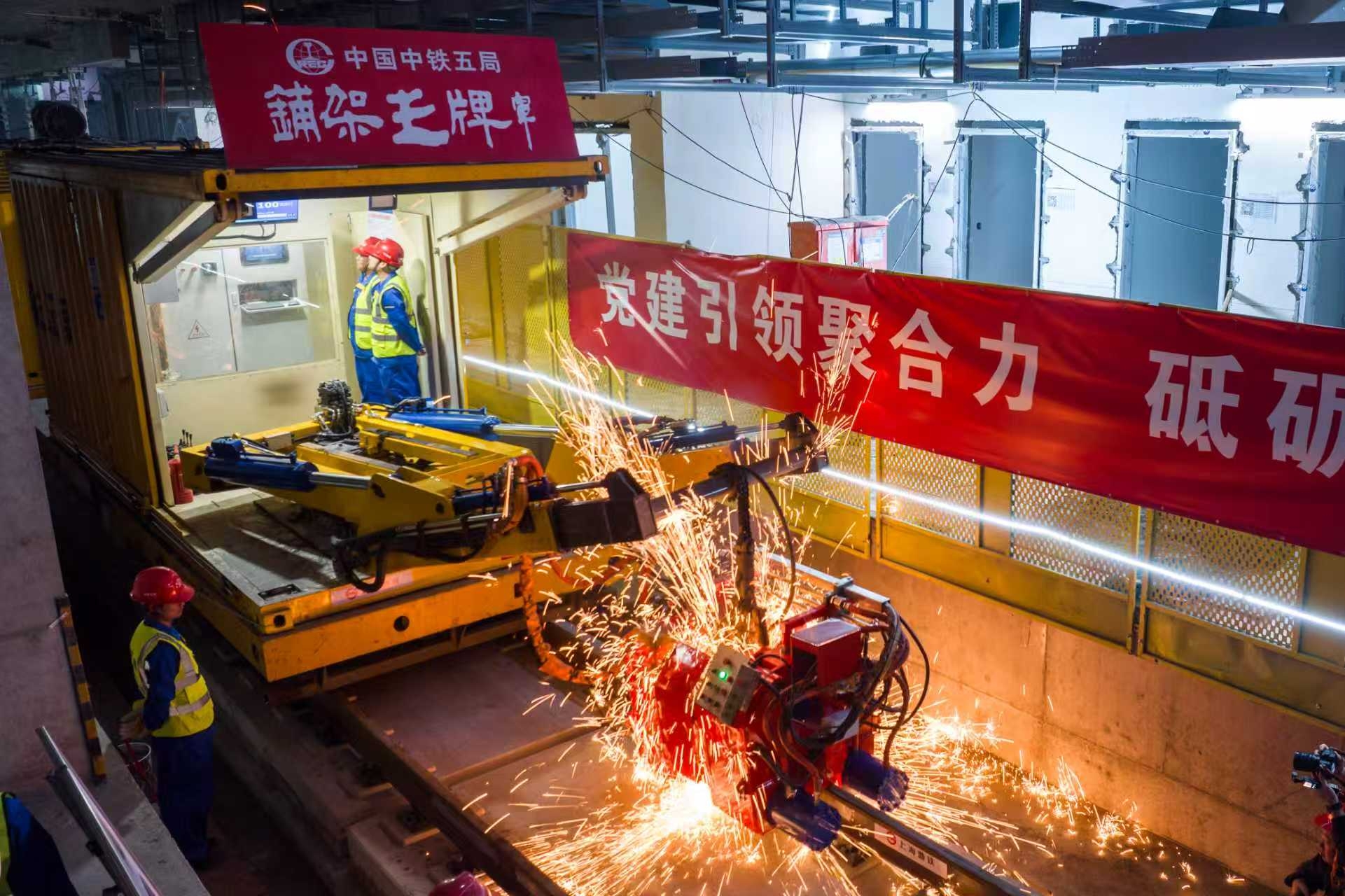 上海轨道交通22号线轨道贯通