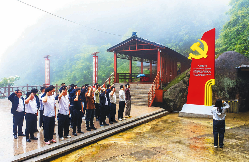 中国中铁各单位开展树立和践行正确政绩观学习教育实地践学