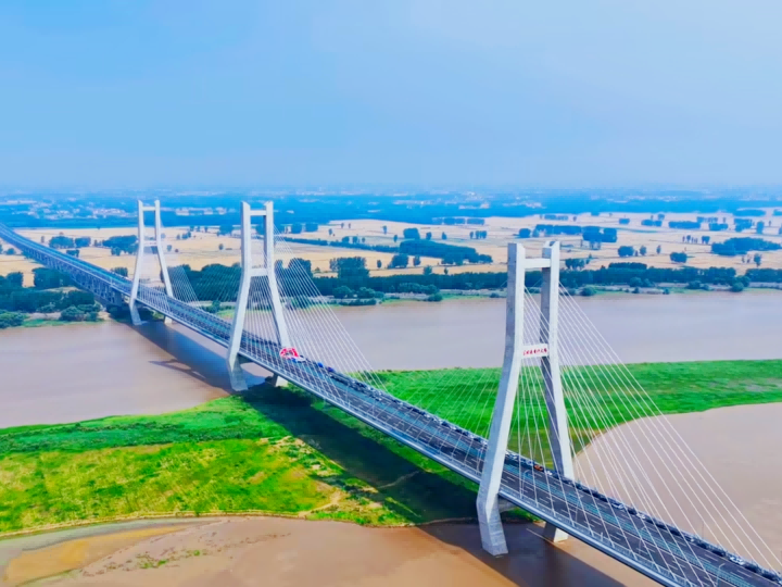 沿黄高速公路兰考至封丘段通车运营
