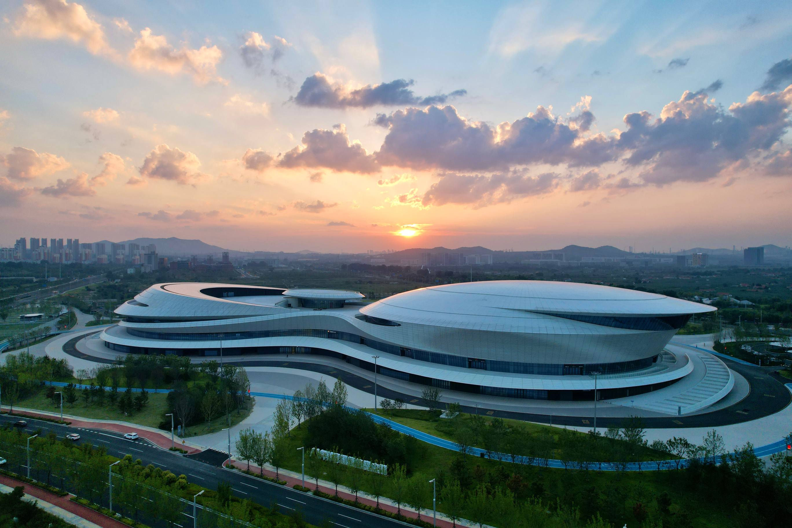 烟台八角湾国际体育中心建成投用