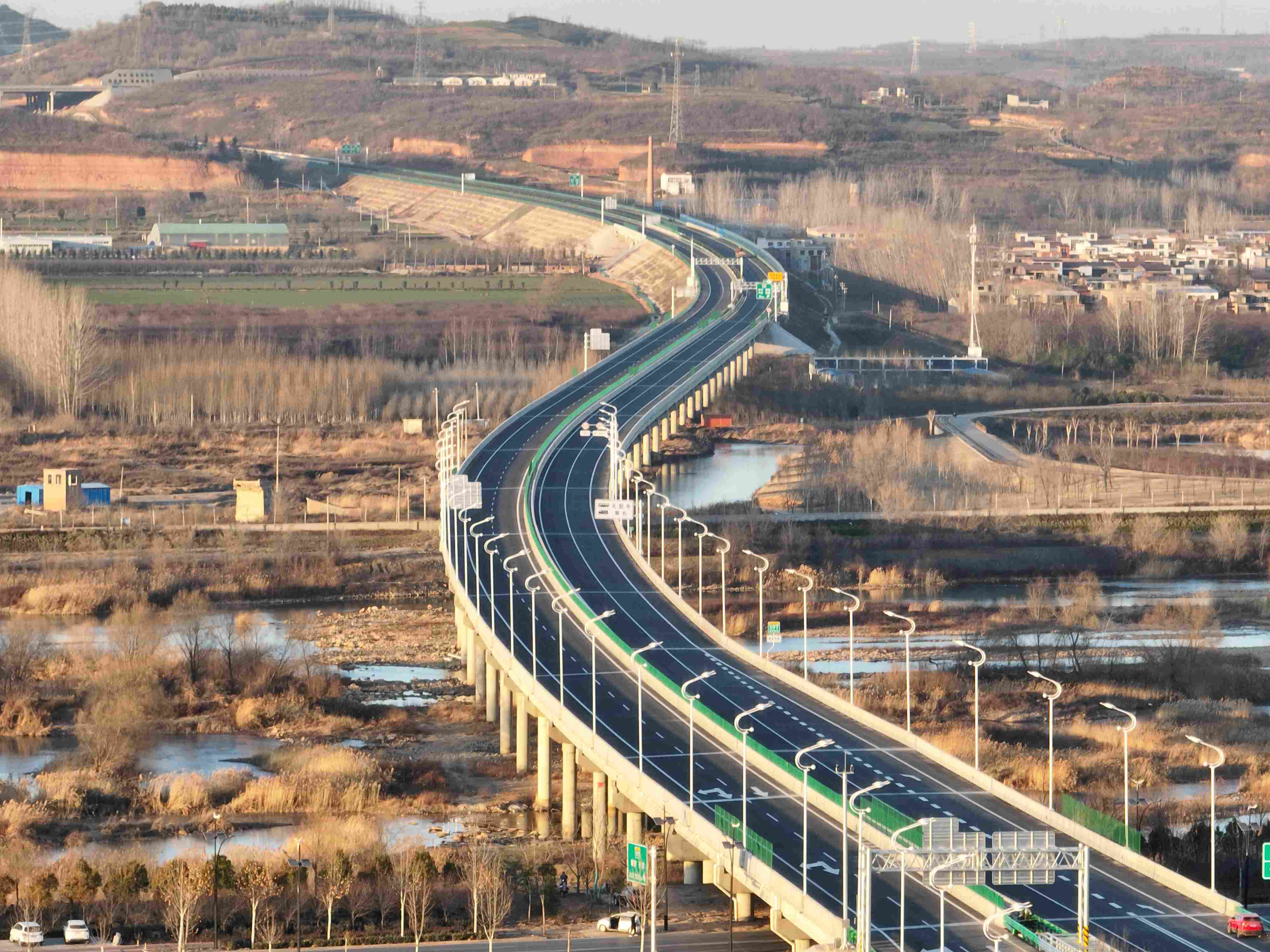 河南新伊高速公路通过竣工验收