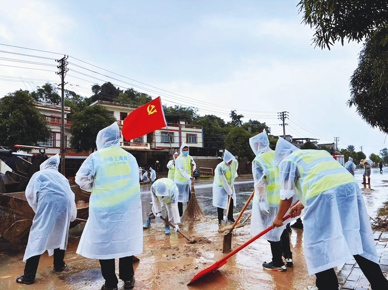中铁上海局建筑公司崇左区域项目组织党员突击队开展灾后重建