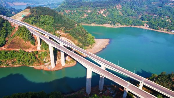乐西高速公路乐山至马边段马边河大桥