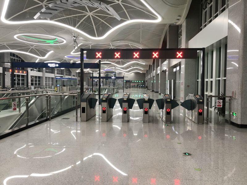 武汉地铁8号线站厅内