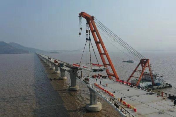 大跨海桥梁群宁波舟山港主通道项目全线贯通