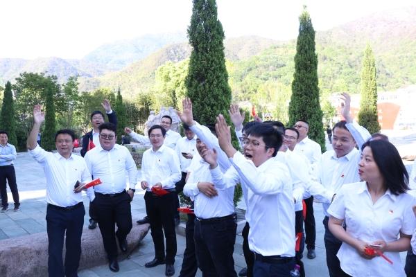 中铁大桥局四公司举行“学党史  当先锋  奋战攻坚百天 迎建党百年“主题教育活动（王帮琴  余天成）知识抢答（余天成摄）