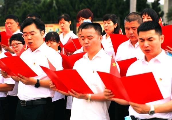 中铁五局路桥公司诵读《我的祖国》